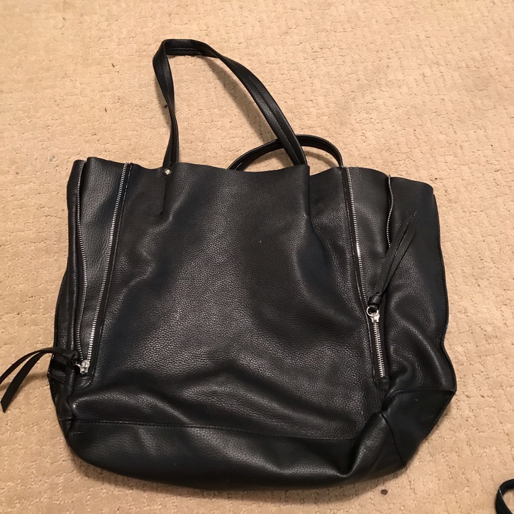 Black tote purse